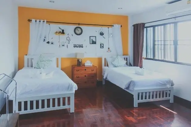 Standard Twin Room with Shared Bathroom