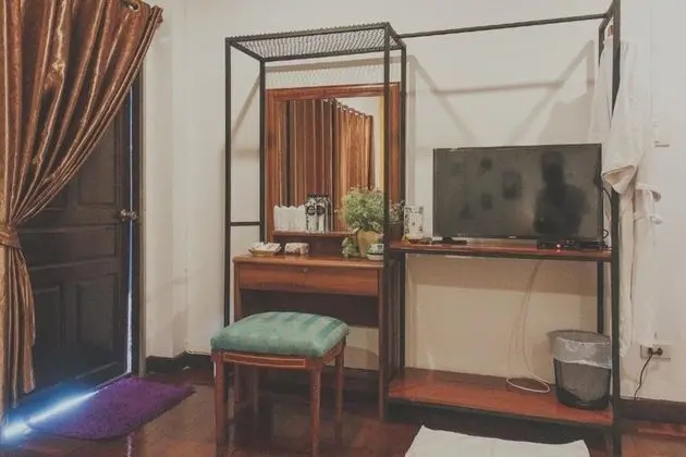 Standard Twin Room with Shared Bathroom