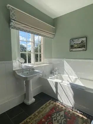 Tek Büyük Yataklı Oda (Bedroom 2)