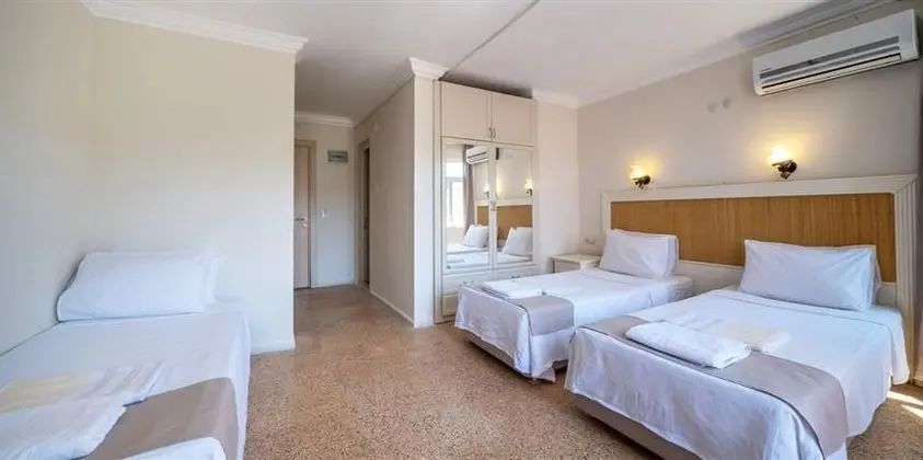 Triple, Bahçe Manzaralı