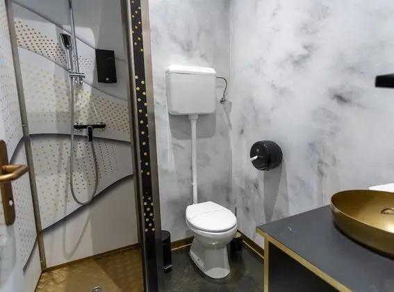 6-Bed Dormitory,Private Bathroom - 1 Bed