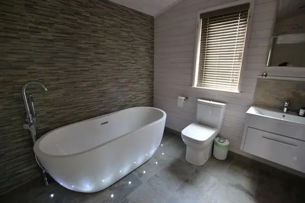Luxury Apart Daire, Banyolu/Duşlu, Göl Manzaralı (Kingfisher Lodge)
