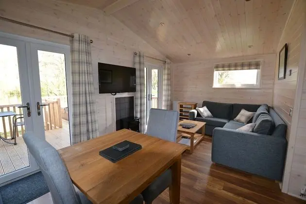 Luxury Apart Daire, Banyolu/Duşlu, Göl Manzaralı (Kingfisher Lodge)