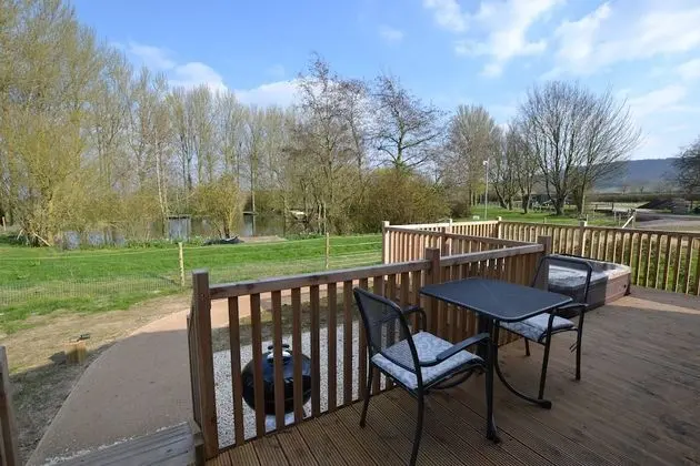 Luxury Apart Daire, Banyolu/Duşlu, Göl Manzaralı (Kingfisher Lodge)