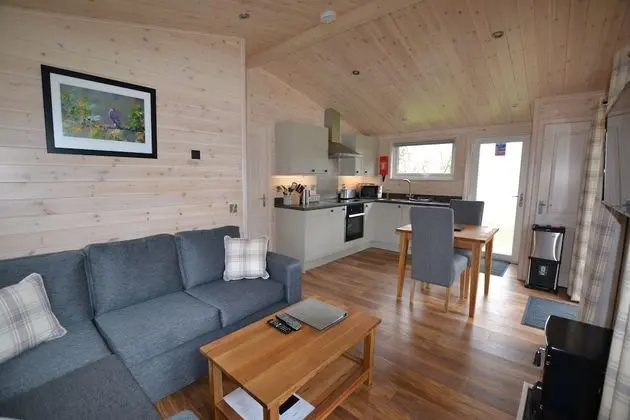 Superior Apart Daire, Banyolu/Duşlu, Göl Manzaralı (Sparrowhawk Lodge)