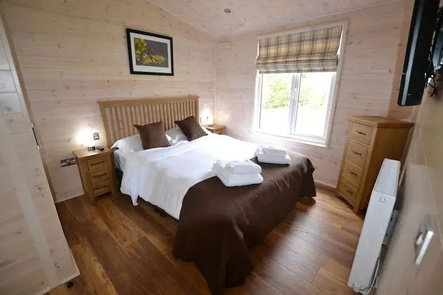 Superior Apart Daire, Banyolu/Duşlu, Göl Manzaralı (Sparrowhawk Lodge)