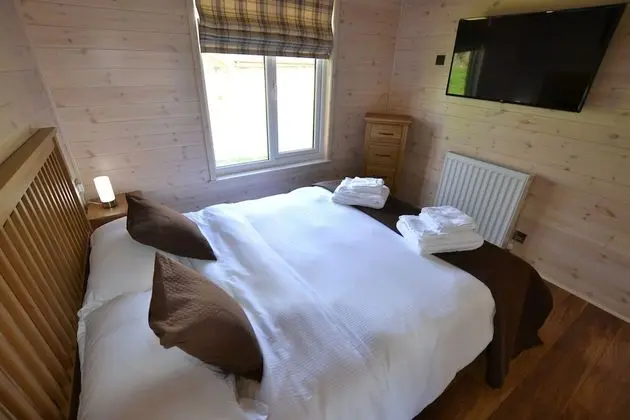 Superior Apart Daire, Banyolu/Duşlu, Göl Manzaralı (Sparrowhawk Lodge)