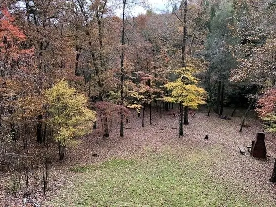 Kulübe (Chimney Path on Fightingtown Creek)