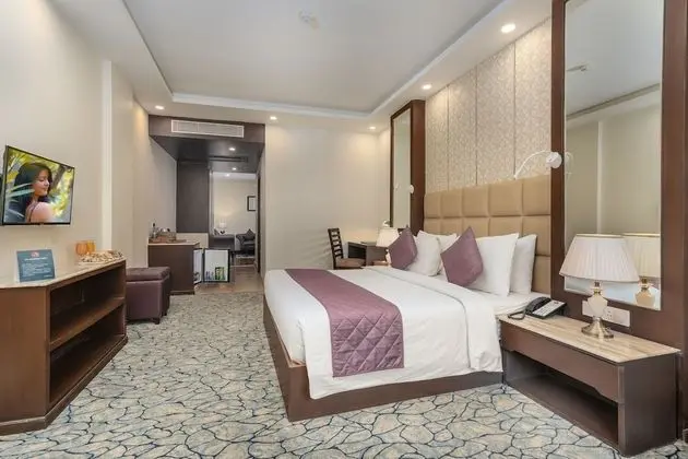 Luxury Tek Büyük Yataklı Oda, 1 En Büyük (King) Boy Yatak, Engellilere Uygun, Nehir Manzaralı