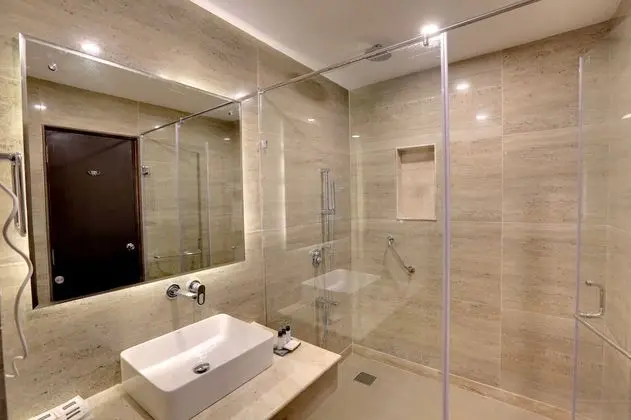 Luxury Tek Büyük Yataklı Oda, 1 En Büyük (King) Boy Yatak, Engellilere Uygun, Nehir Manzaralı