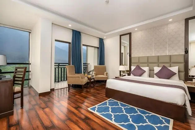 Luxury Tek Büyük Yataklı Oda, 1 En Büyük (King) Boy Yatak, Engellilere Uygun, Nehir Manzaralı