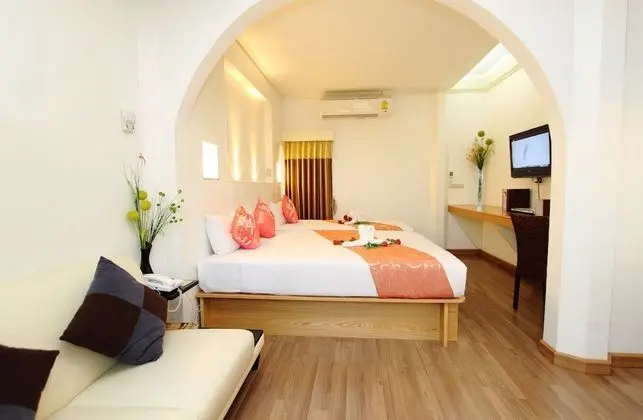 Studio Triple Room