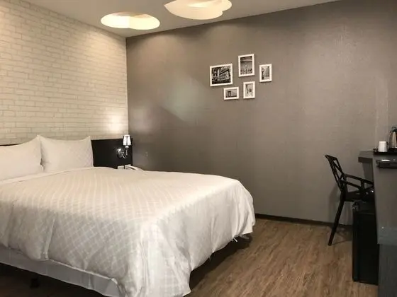 Basic Tek Büyük Yataklı Oda