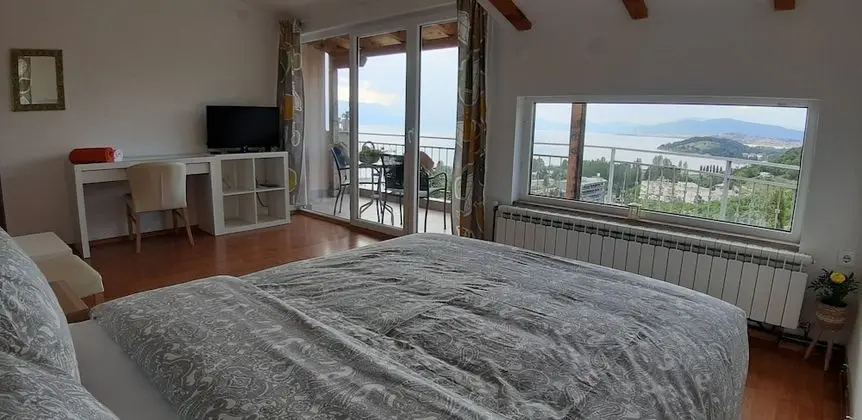 Exclusive Tek Büyük Yataklı Oda