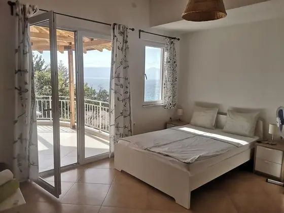 Exclusive Tek Büyük Yataklı Oda
