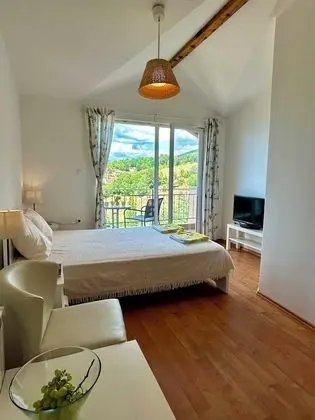 Exclusive Tek Büyük Yataklı Oda