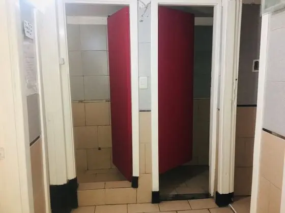 Tek Büyük Yataklı Oda, Ortak Banyo