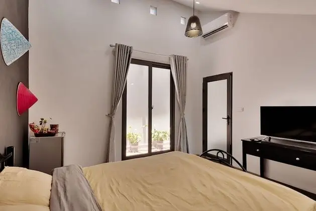 Tek Büyük Yataklı Oda, Veranda, Avlu