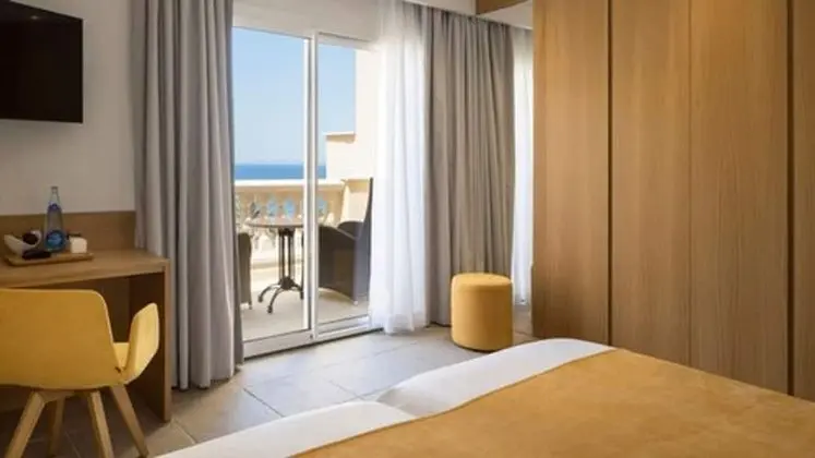 Superior Tek Büyük Yataklı Oda, Balkon, Deniz Manzaralı