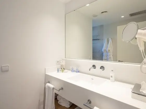 Superior Tek Büyük Yataklı Oda, Balkon, Deniz Manzaralı
