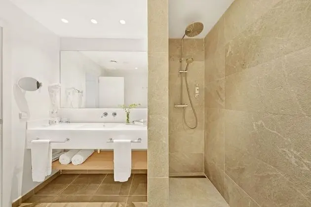 Superior Tek Büyük Yataklı Oda, Balkon, Deniz Manzaralı