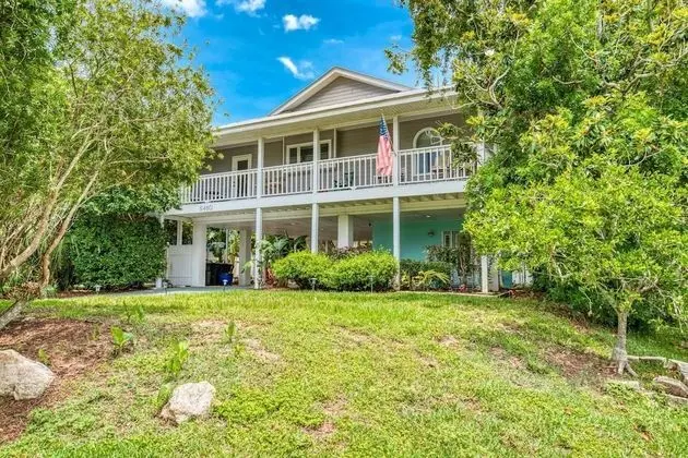 Ev (Chiquita Sun House)