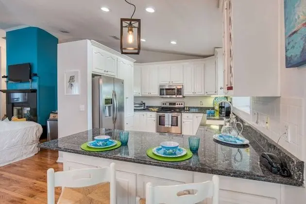 Ev (Chiquita Sun House)