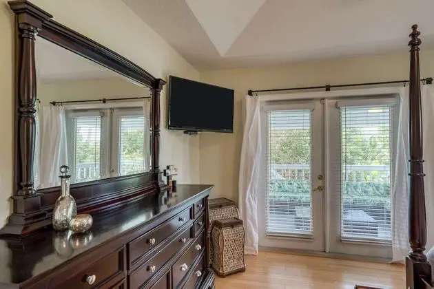 Ev (Chiquita Sun House)