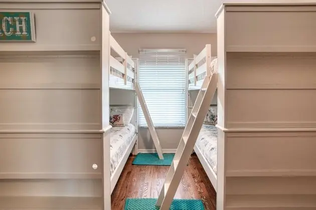 Ev (Chiquita Sun House)