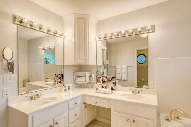 Ev (Chiquita Sun House)