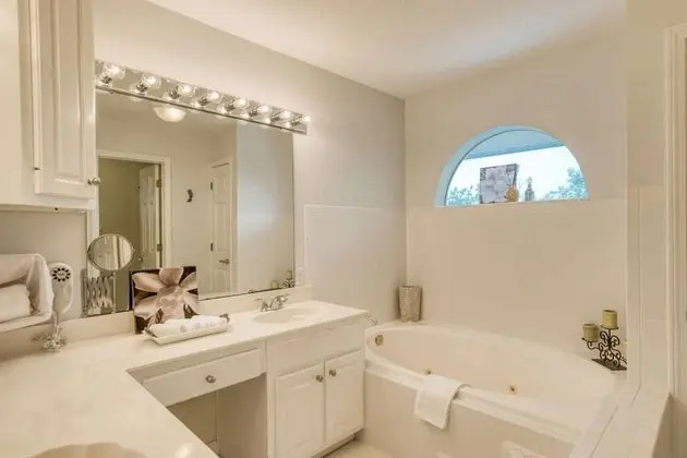 Ev (Chiquita Sun House)