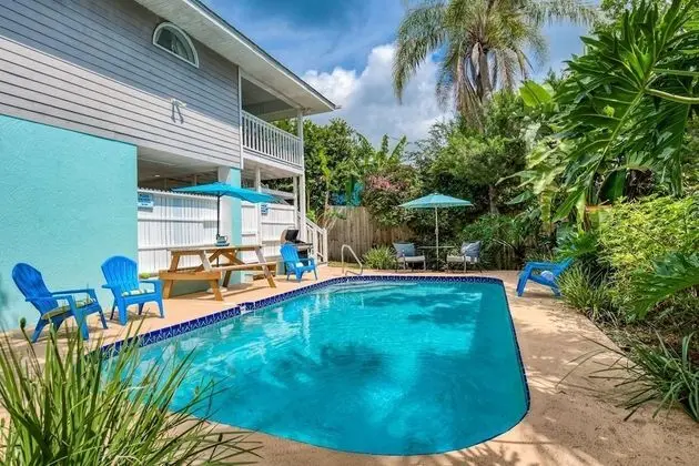 Ev (Chiquita Sun House)