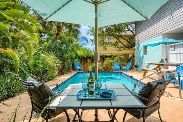 Ev (Chiquita Sun House)