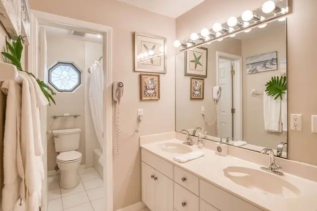 Ev (Chiquita Sun House)