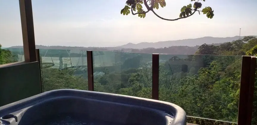 Family Deluxe Tent, Hot Tub