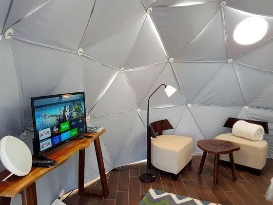 Honeymoon Tent, Hot Tub