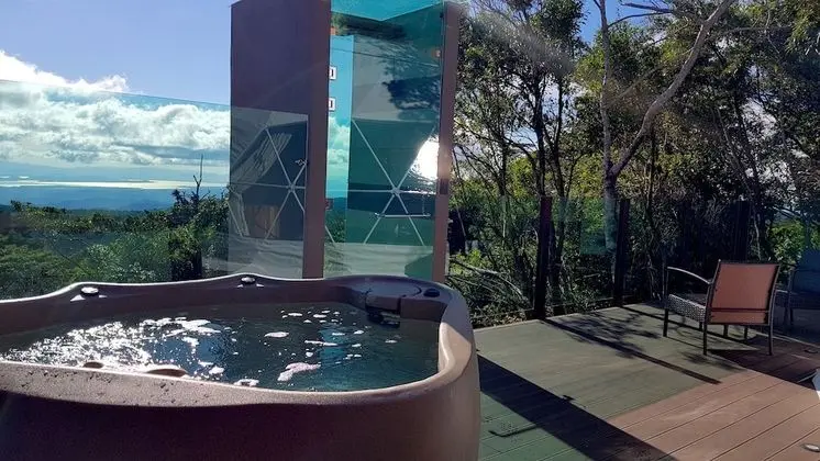 Honeymoon Tent, Hot Tub
