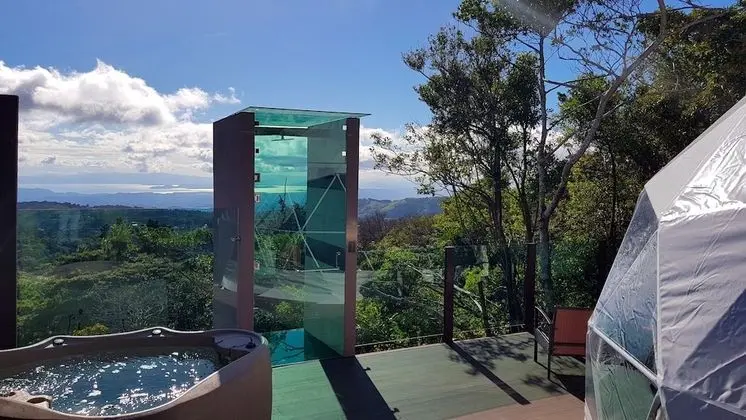 Honeymoon Tent, Hot Tub