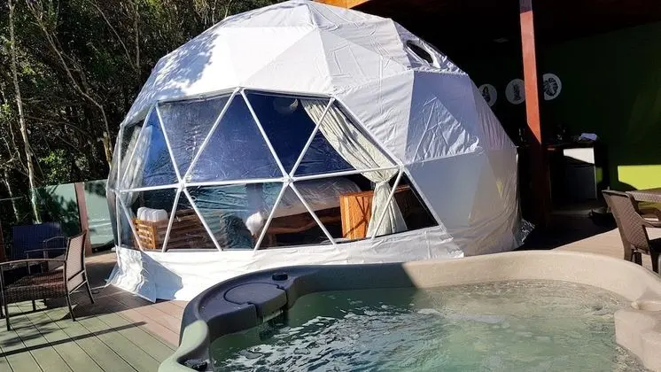 Honeymoon Tent, Hot Tub