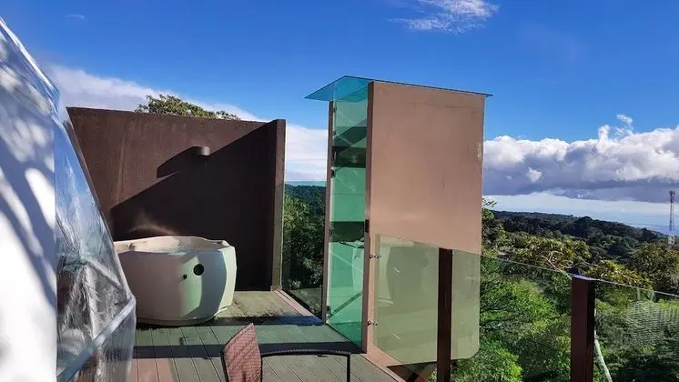 Honeymoon Tent, Hot Tub