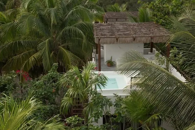 Deluxe with private pool