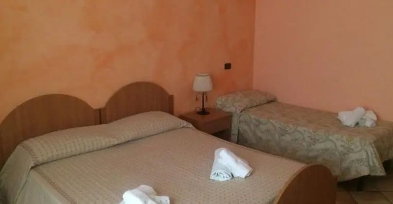 Üç Kişilik Oda