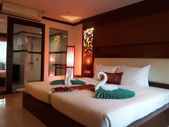 Deluxe Tek Büyük Yataklı Oda, Havuz Manzaralı