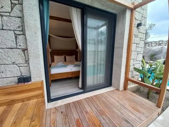 Standard Havuz Bağlantılı Oda