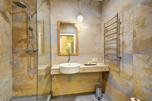 Classic Oda, 1 Büyük (Queen) Boy Yatak