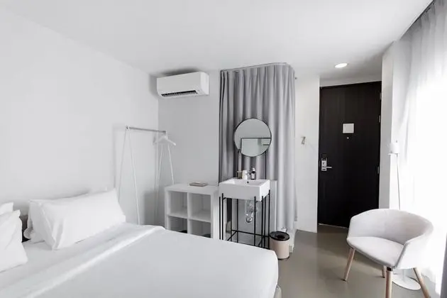 Superior Queen room without window