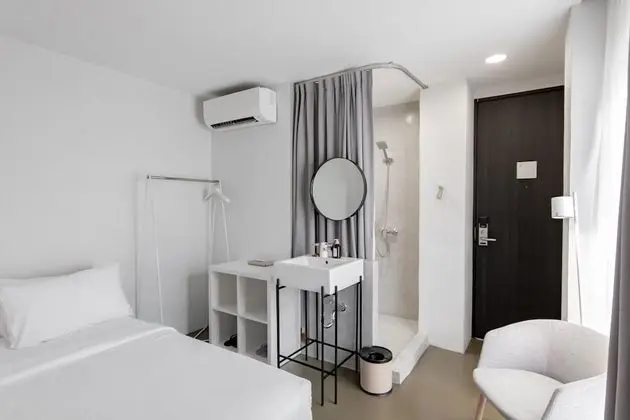Superior Queen room without window
