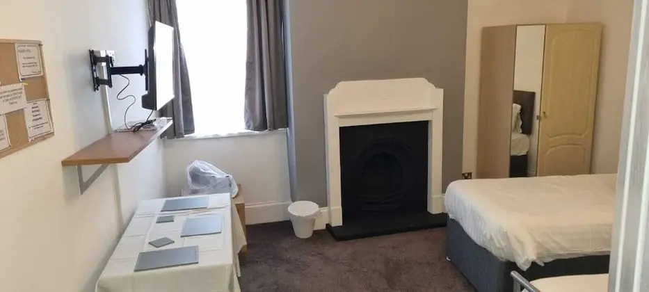 Family Tek Büyük Yataklı Oda (Room 2)