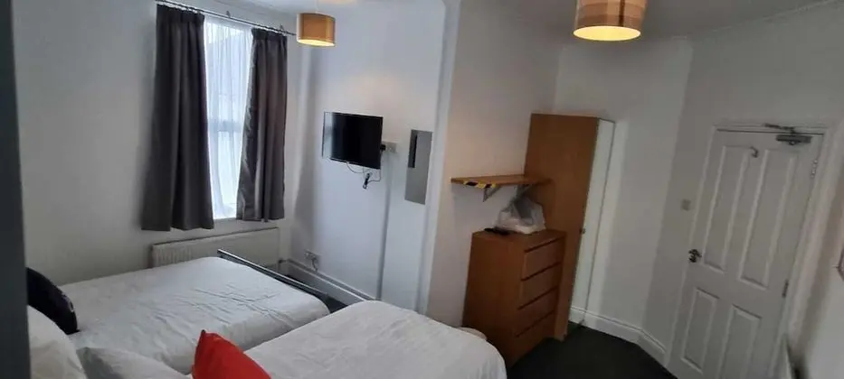 Family Tek Büyük Yataklı Oda (Room 4)