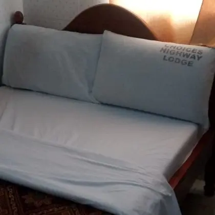 Büyük Yataklı Tek Kişilik Oda